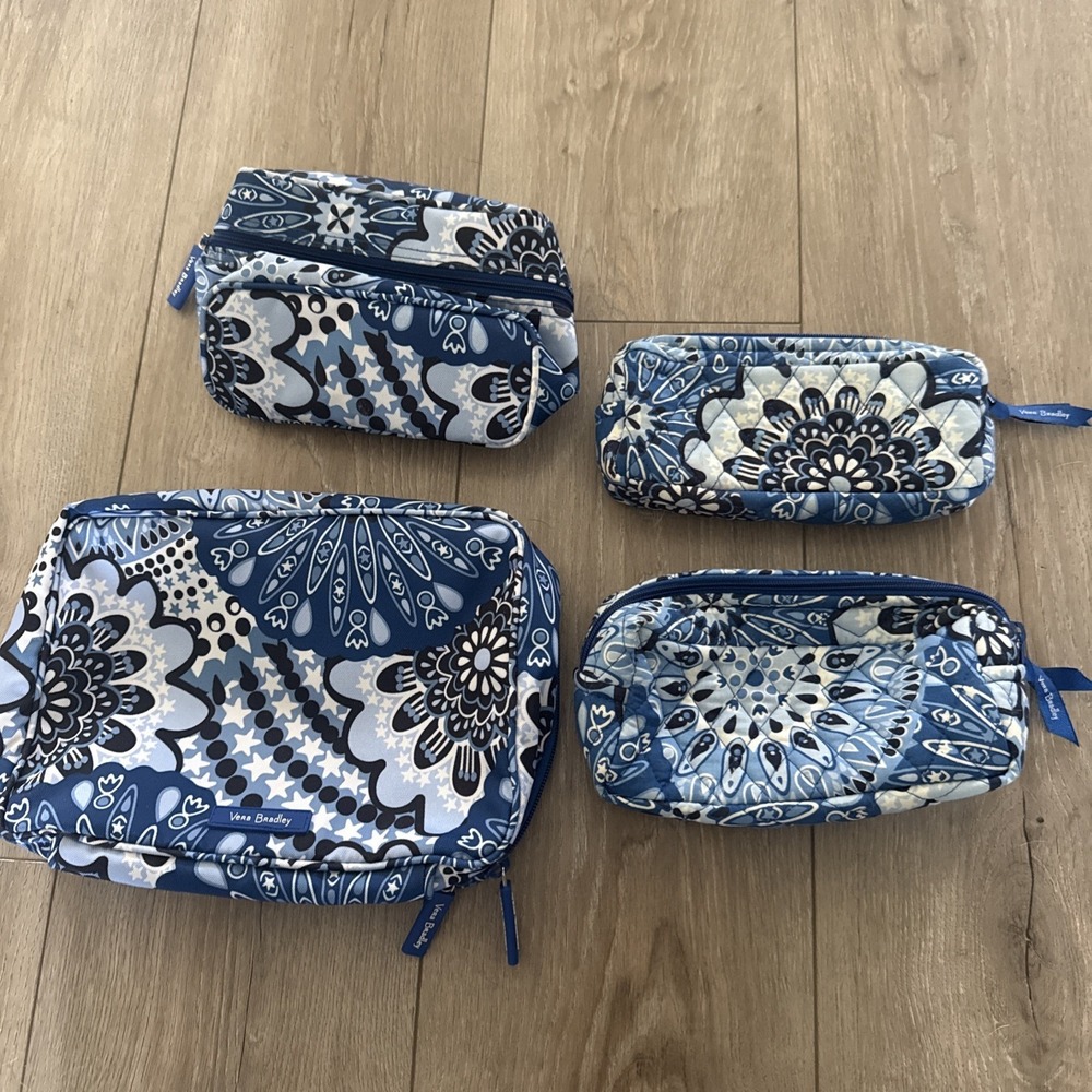 Vera Bradley Blue Star Medallion Make Up Cosmetics Bags Set Of 4 GREAT CONDITION